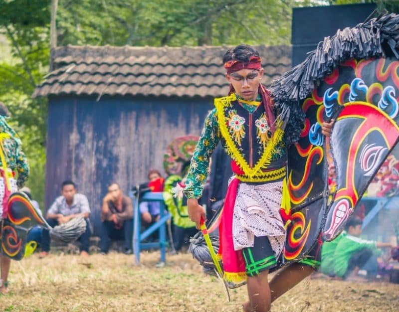 14 Properti Tari Kuda Lumping Lengkap dengan Gambar  dan 