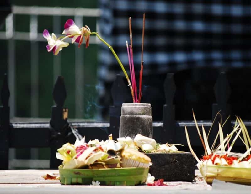 7 Properti Tari Kecak Beserta Gambar Dan Deskripsi