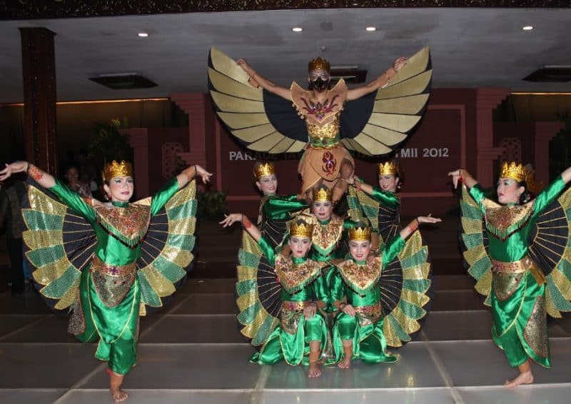 4 Properti Tari Garuda Nusantara Lengkap dengan gambar 