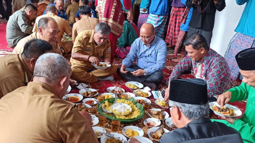 23 Adat Istiadat Yang Unik Di Seluruh Indonesia 